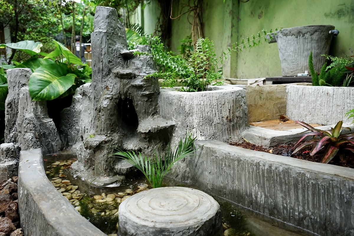 Small Corner Yard Waterfall Pond Idea 8